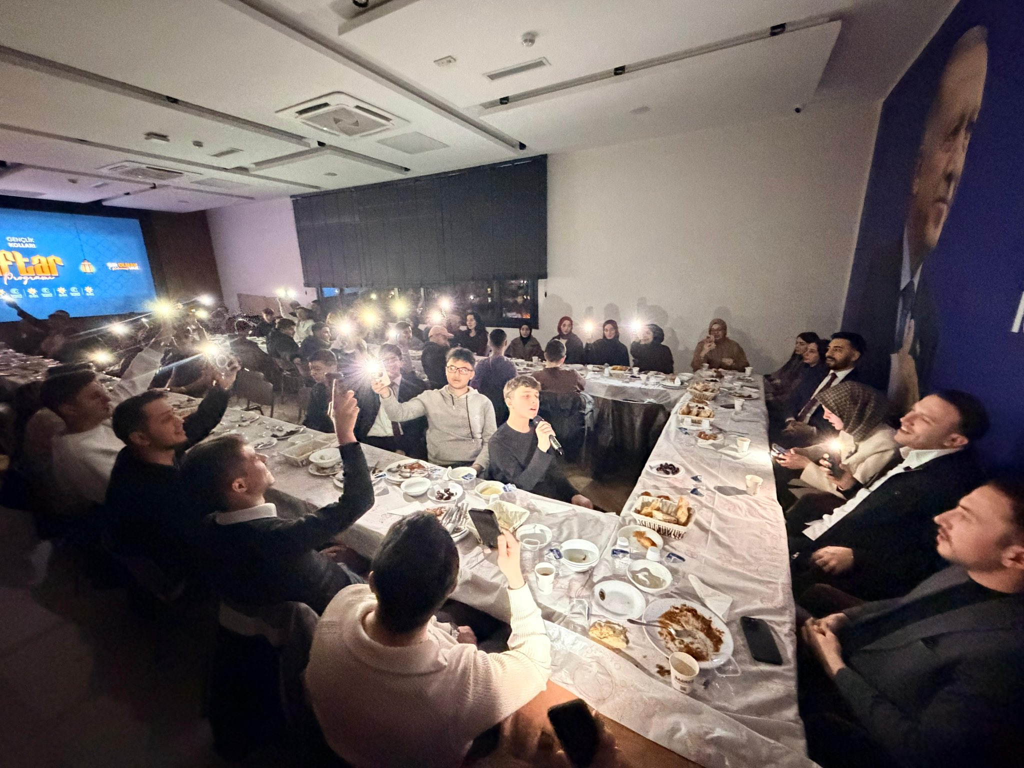 İLÇE BAŞKANLIĞI’NDA GENÇLİK KOLLARIYLA İFTAR BULUŞMASI