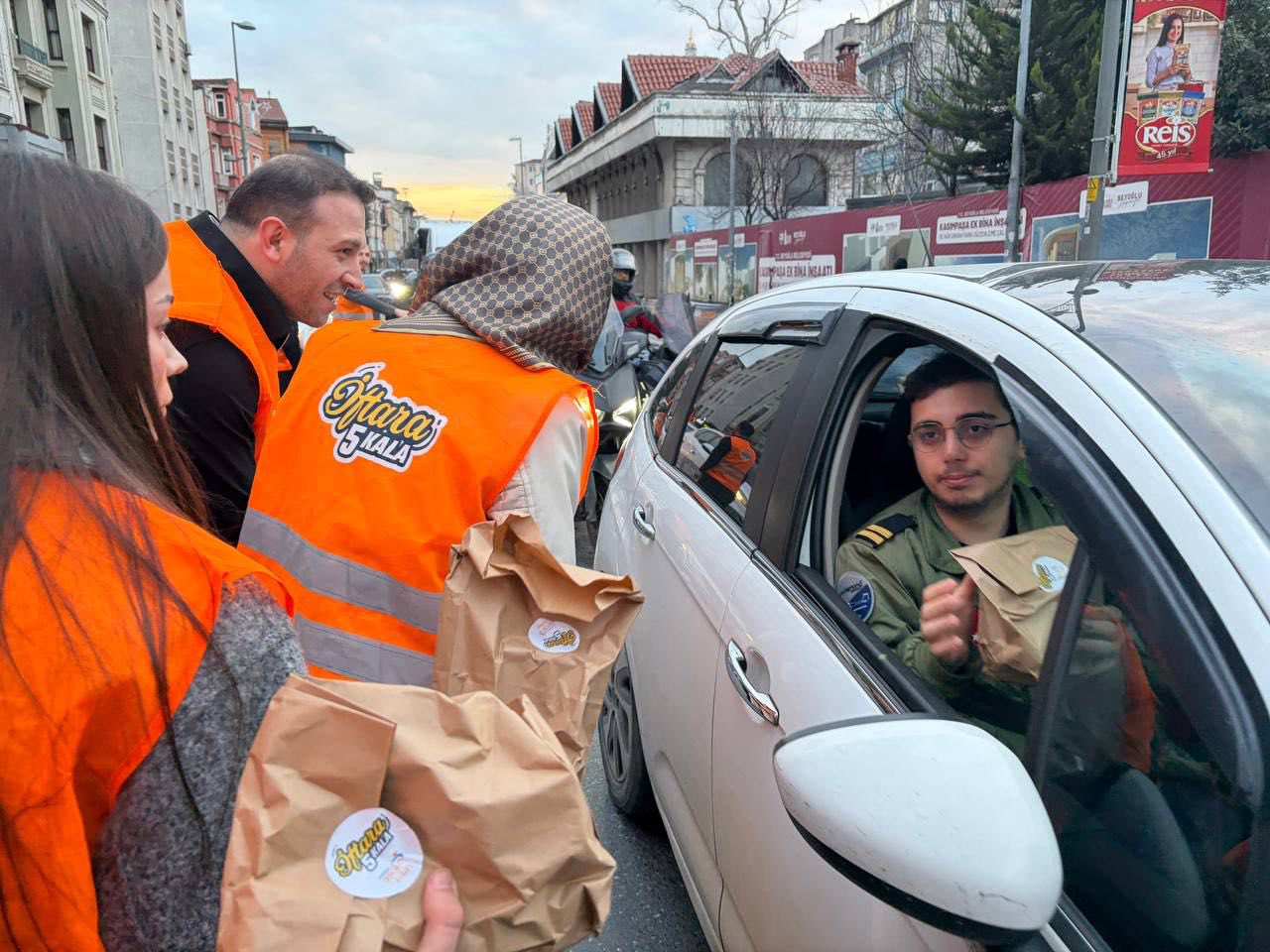 AK GENÇLİK “İFTARA 5 KALA” İLE GÖNÜLLERE DOKUNDU