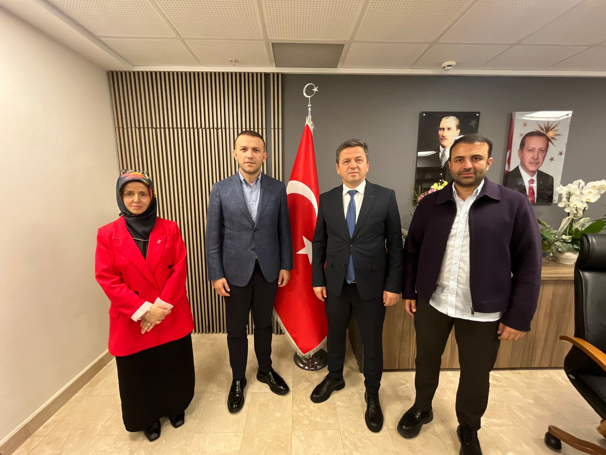 AK PARTİ BEYOĞLU'NDAN 24 KASIM ÖĞRETMENLER GÜNÜ ZİYARETLERİ