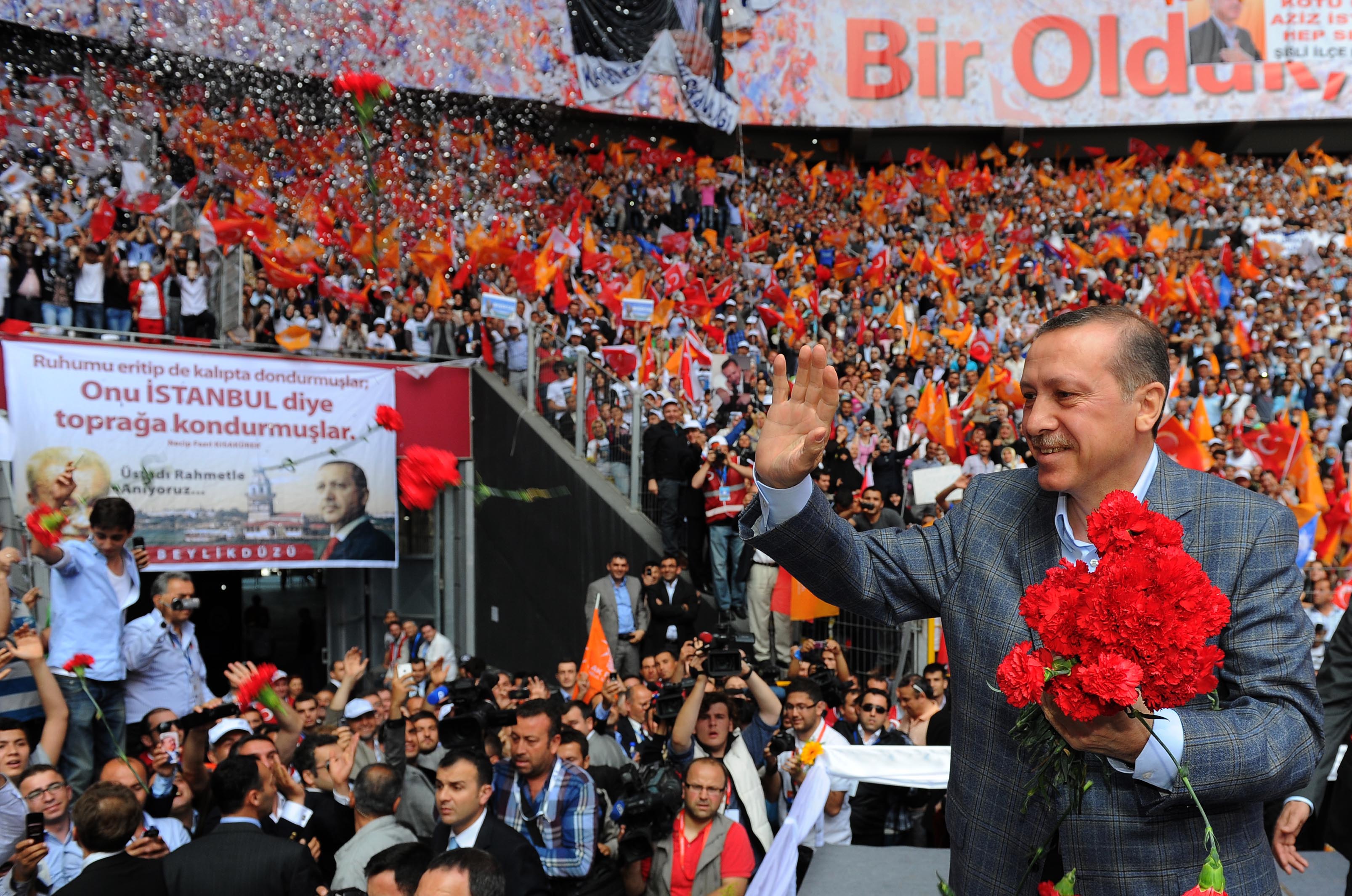 NİMET ÇUBUKÇU SOKAK İFTARINDA!